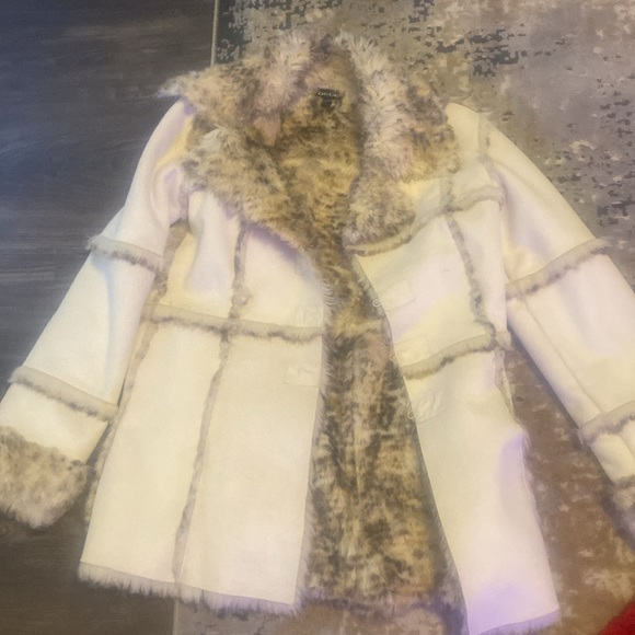 Bebe coat that is very stylish and sexy.  Nice and warm inside.  Great coat! - Picture 4 of 4